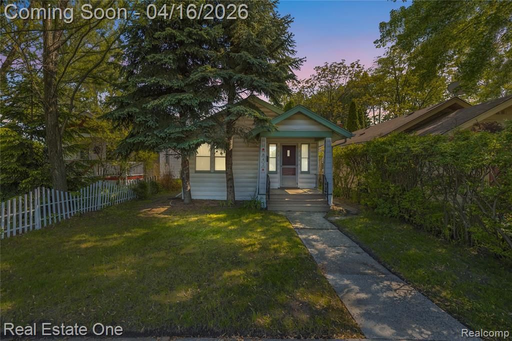 842 E 10 Mile Road, Ferndale, MI 48220