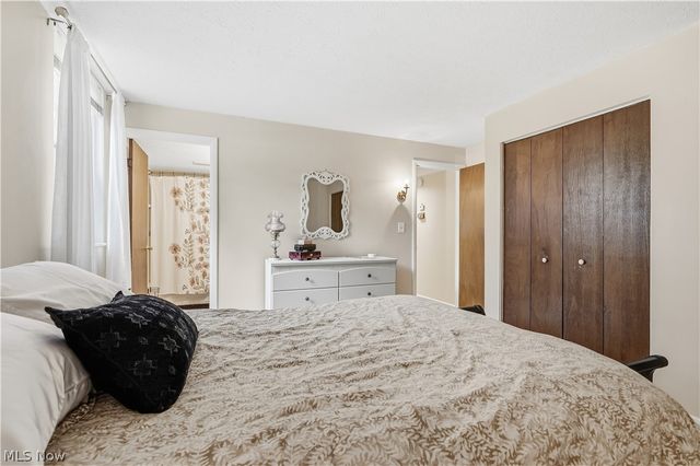 4187 Columbia Road 136, North Olmsted, OH 44070