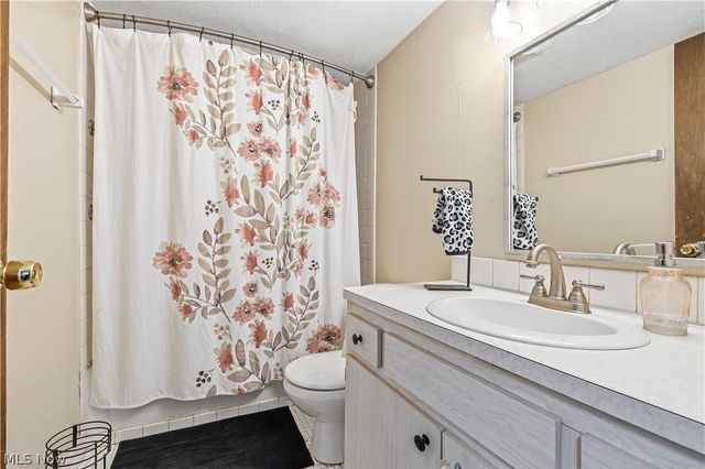 4187 Columbia Road 136, North Olmsted, OH 44070