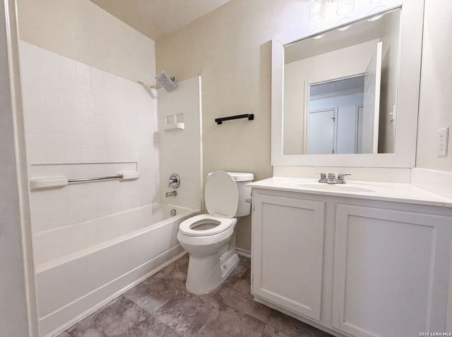 10602 SPRINGWOOD SQ, Universal City, TX 78148