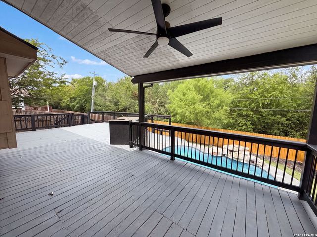 10602 SPRINGWOOD SQ, Universal City, TX 78148