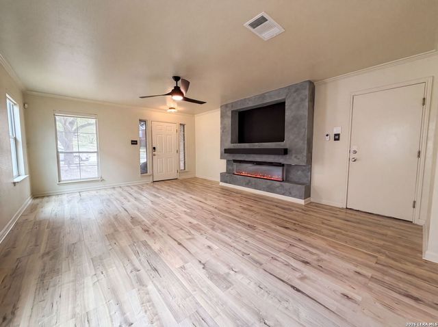 10602 SPRINGWOOD SQ, Universal City, TX 78148