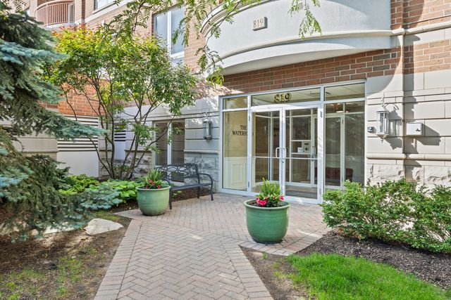 819 Graceland Avenue 204, Des Plaines, IL 60016