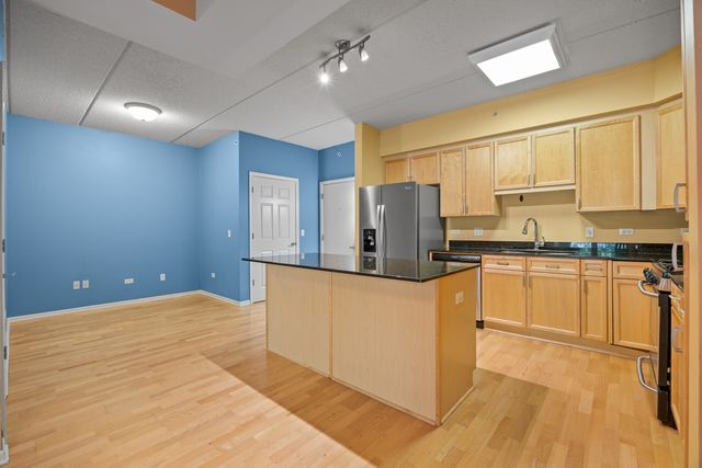 819 Graceland Avenue 204, Des Plaines, IL 60016