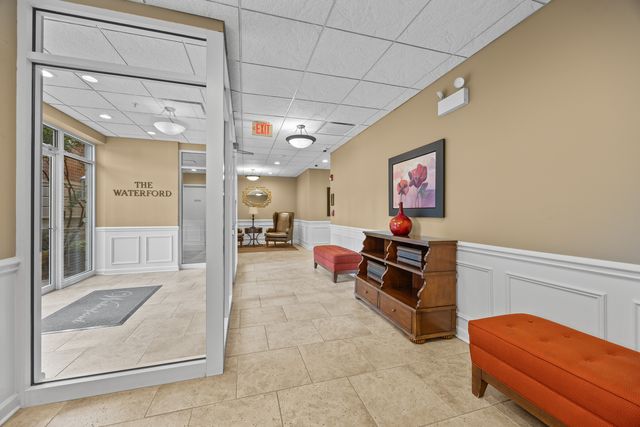 819 Graceland Avenue 204, Des Plaines, IL 60016