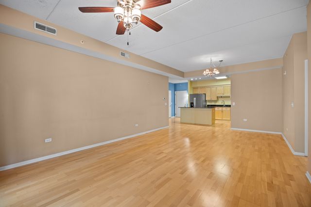 819 Graceland Avenue 204, Des Plaines, IL 60016