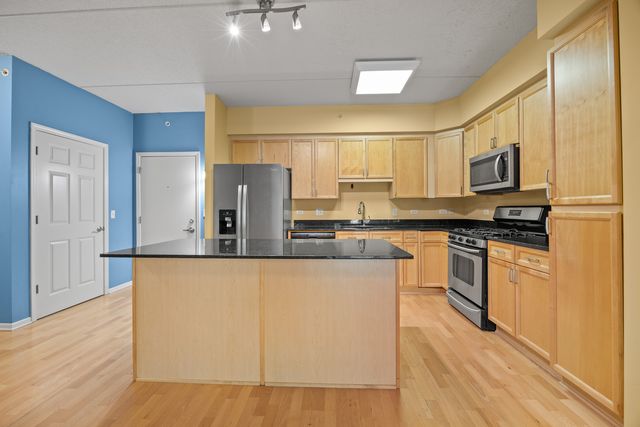 819 Graceland Avenue 204, Des Plaines, IL 60016