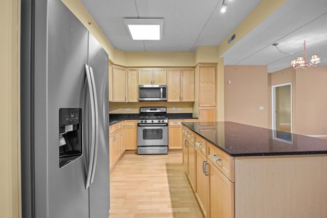 819 Graceland Avenue 204, Des Plaines, IL 60016
