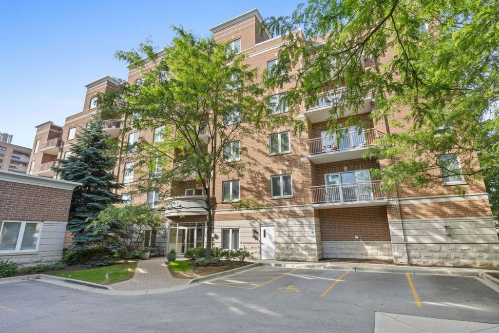 819 Graceland Avenue 204, Des Plaines, IL 60016