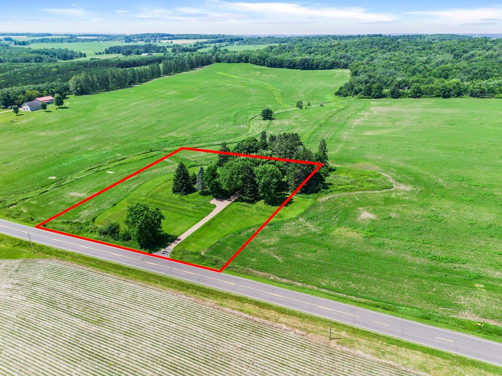 Image 11 of property listing at 1842 11 1/2 Street, Cumberland, WI 54829