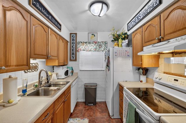 7006 TIDEWATER TRAIL, Tampa, FL 33619