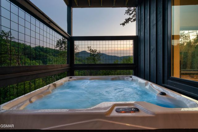 3304 Sugar Maple Loop Road, Sevierville, TN 37862