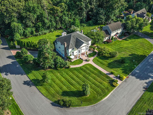3 Dover Court, Wading River, NY 11792