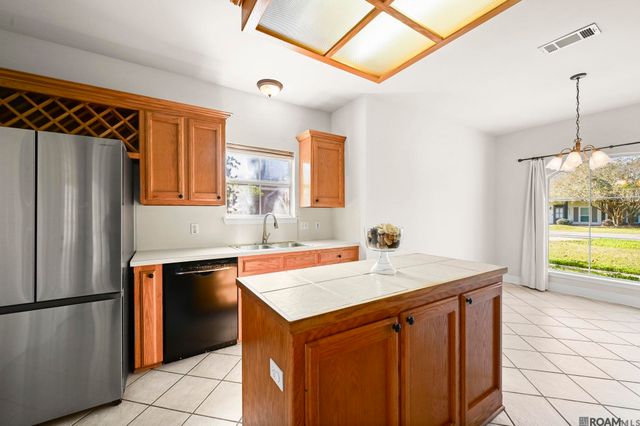 17422 Lauren Dr, Prairieville, LA 70769