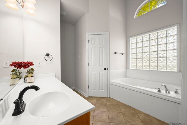 17422 Lauren Dr, Prairieville, LA 70769