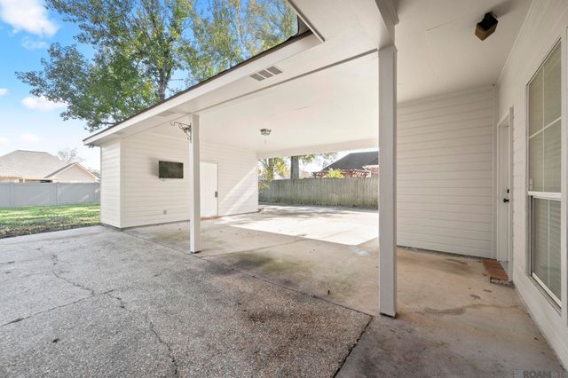 17422 Lauren Dr, Prairieville, LA 70769