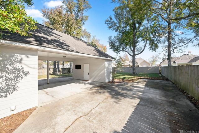 17422 Lauren Dr, Prairieville, LA 70769