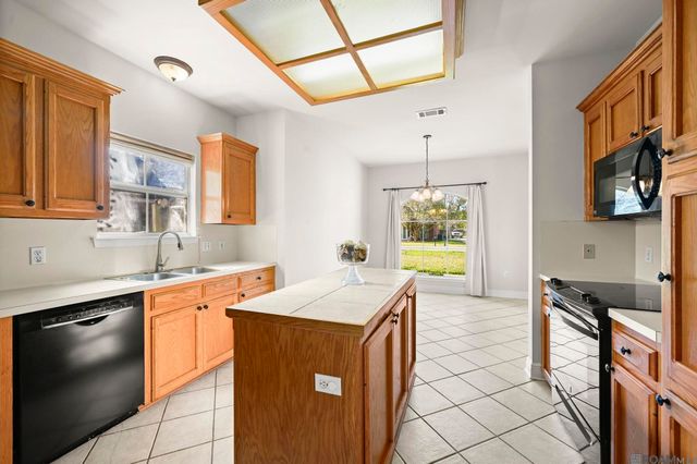 17422 Lauren Dr, Prairieville, LA 70769