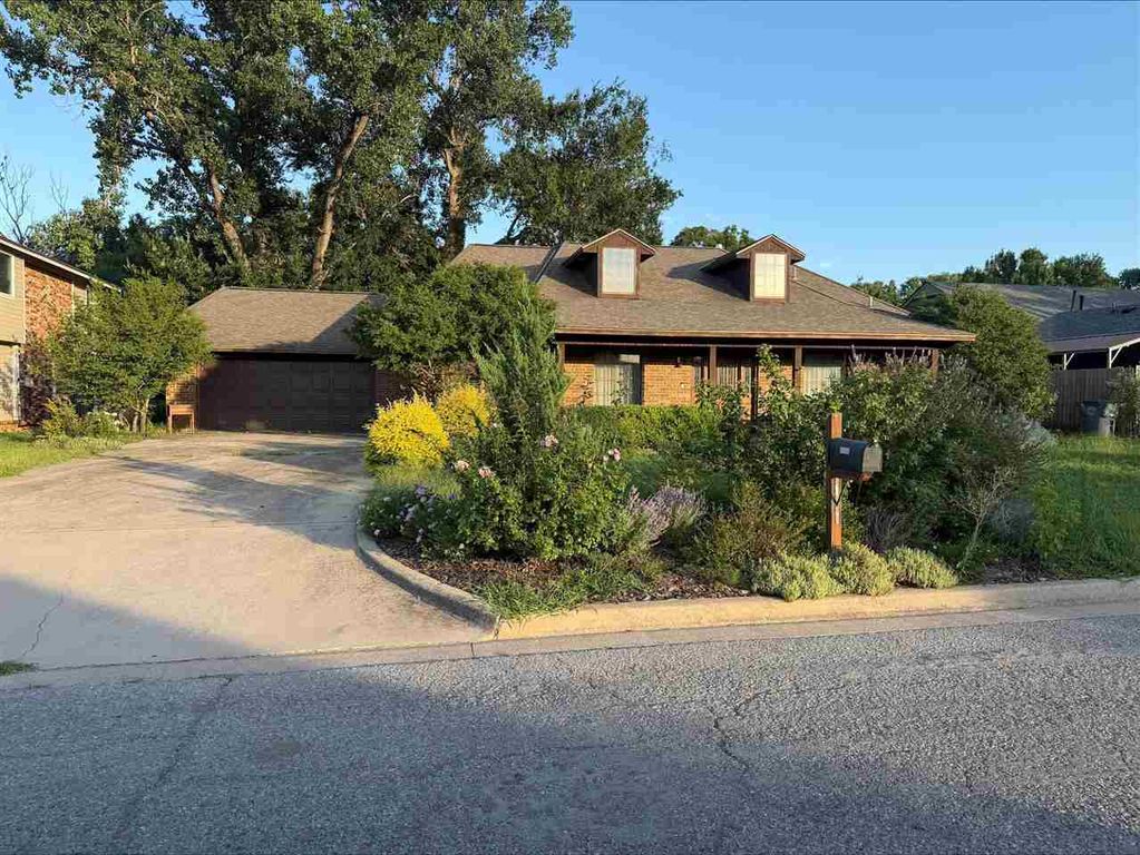 2311 NE Turtle Creek Dr, Lawton, OK 73507