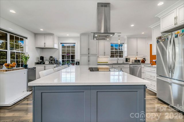 215 E Oakview Road, Asheville, NC 28806