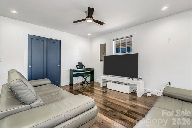 215 E Oakview Road, Asheville, NC 28806