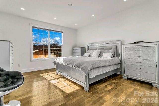 215 E Oakview Road, Asheville, NC 28806