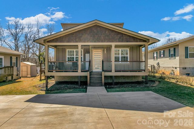 215 E Oakview Road, Asheville, NC 28806