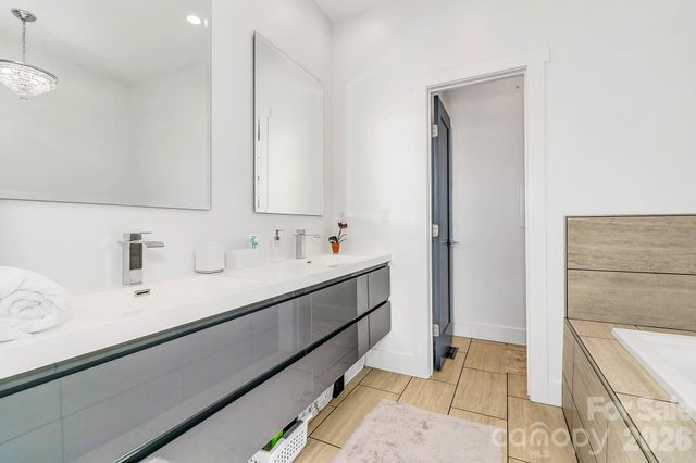 215 E Oakview Road, Asheville, NC 28806