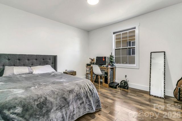 215 E Oakview Road, Asheville, NC 28806