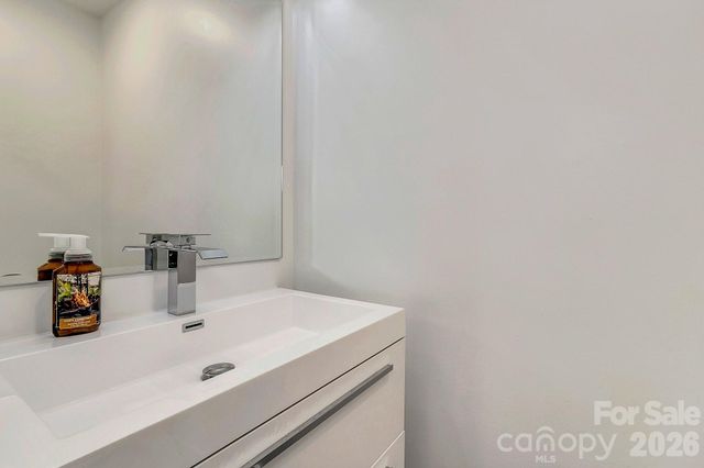 215 E Oakview Road, Asheville, NC 28806