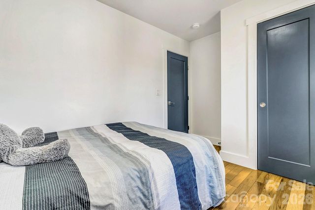 215 E Oakview Road, Asheville, NC 28806