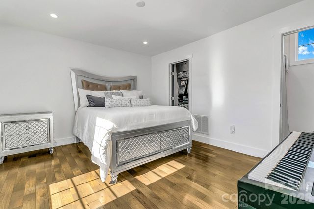 215 E Oakview Road, Asheville, NC 28806