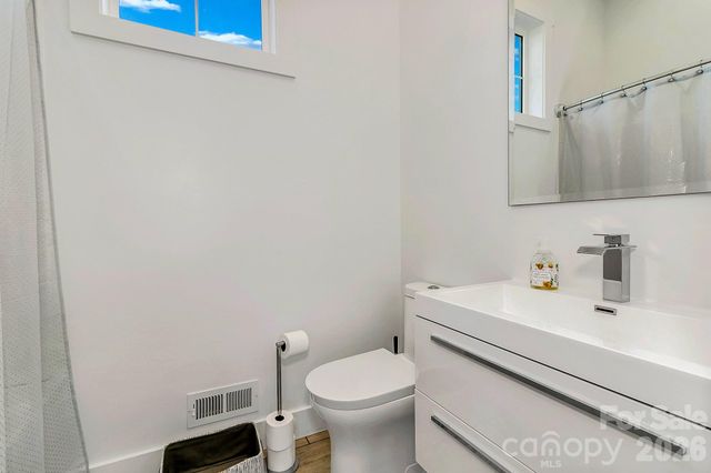 215 E Oakview Road, Asheville, NC 28806