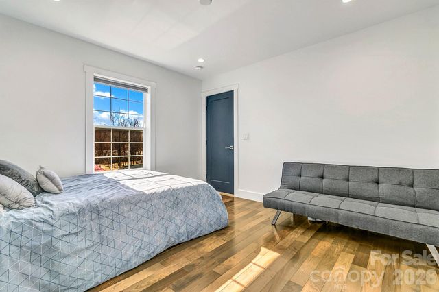 215 E Oakview Road, Asheville, NC 28806