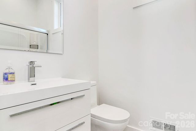 215 E Oakview Road, Asheville, NC 28806