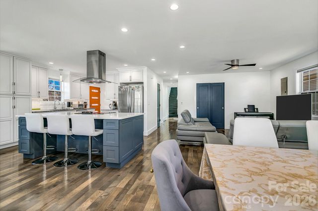 215 E Oakview Road, Asheville, NC 28806