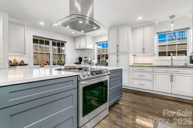 215 E Oakview Road, Asheville, NC 28806