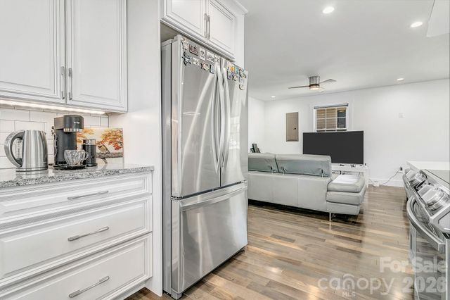 215 E Oakview Road, Asheville, NC 28806