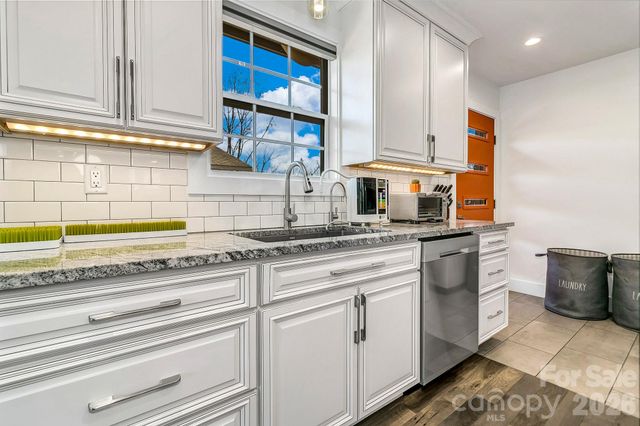 215 E Oakview Road, Asheville, NC 28806