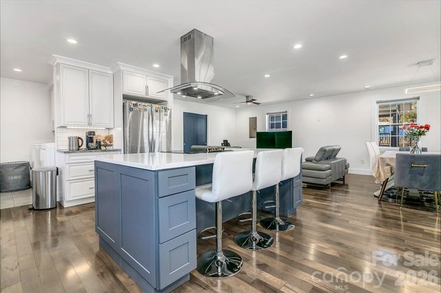 215 E Oakview Road, Asheville, NC 28806