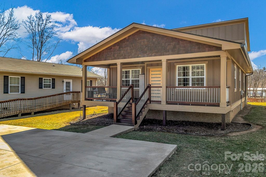 215 E Oakview Road, Asheville, NC 28806