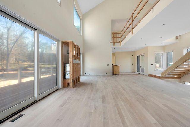 108 Harbor Watch Ct, Sag Harbor, NY 11963