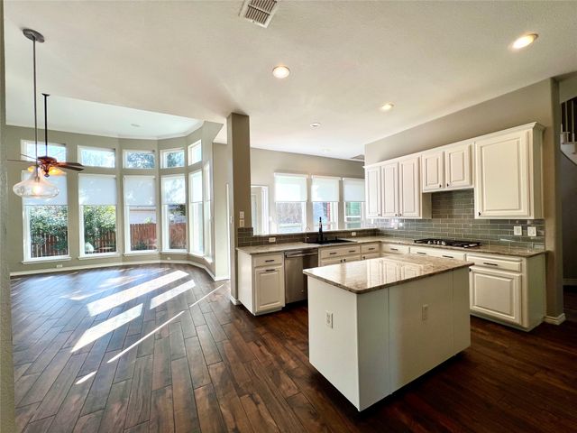 615 Fallbrook Drive, Flower Mound, TX 75028