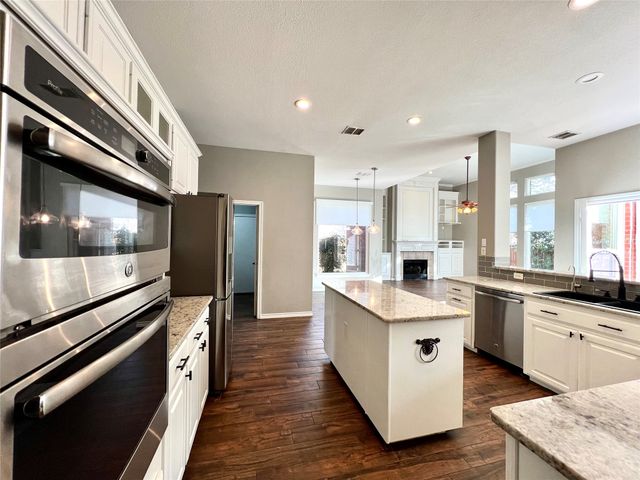 615 Fallbrook Drive, Flower Mound, TX 75028