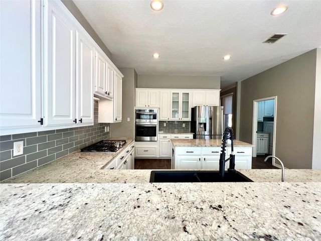 615 Fallbrook Drive, Flower Mound, TX 75028