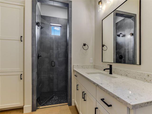 114 Captains Cove, Marble Falls, TX 78654