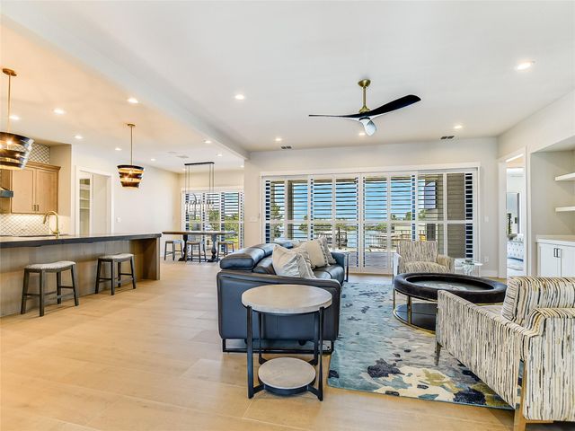 114 Captains Cove, Marble Falls, TX 78654