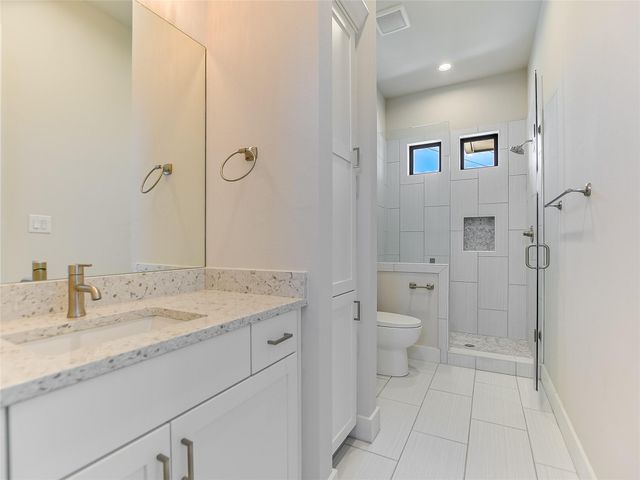 114 Captains Cove, Marble Falls, TX 78654