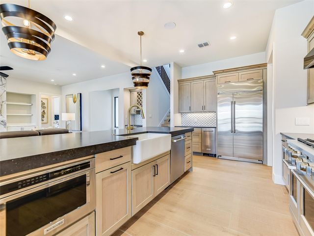 114 Captains Cove, Marble Falls, TX 78654