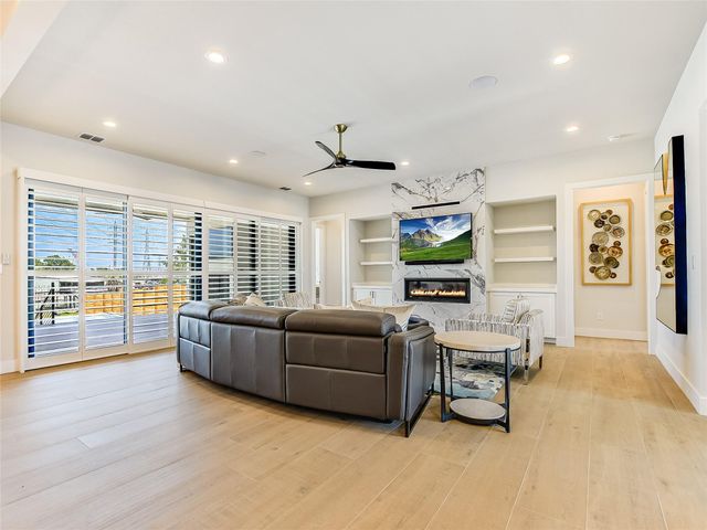 114 Captains Cove, Marble Falls, TX 78654
